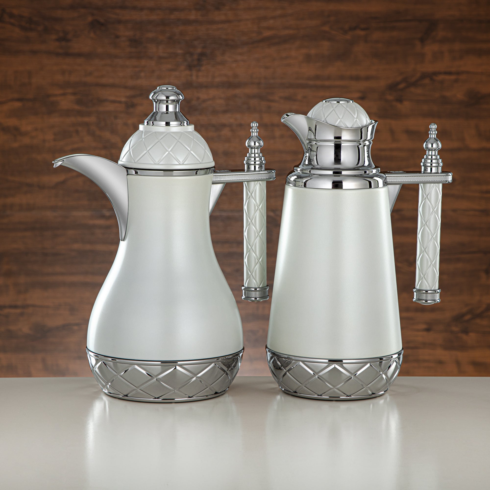 ألمرجان طقم ترامس، زر ضغط - 0.7 لتر + 1 لتر، أبيض وفضي (CBY+CBZ-RWC) - زجاجات فراغ كلاسيكية ترامس