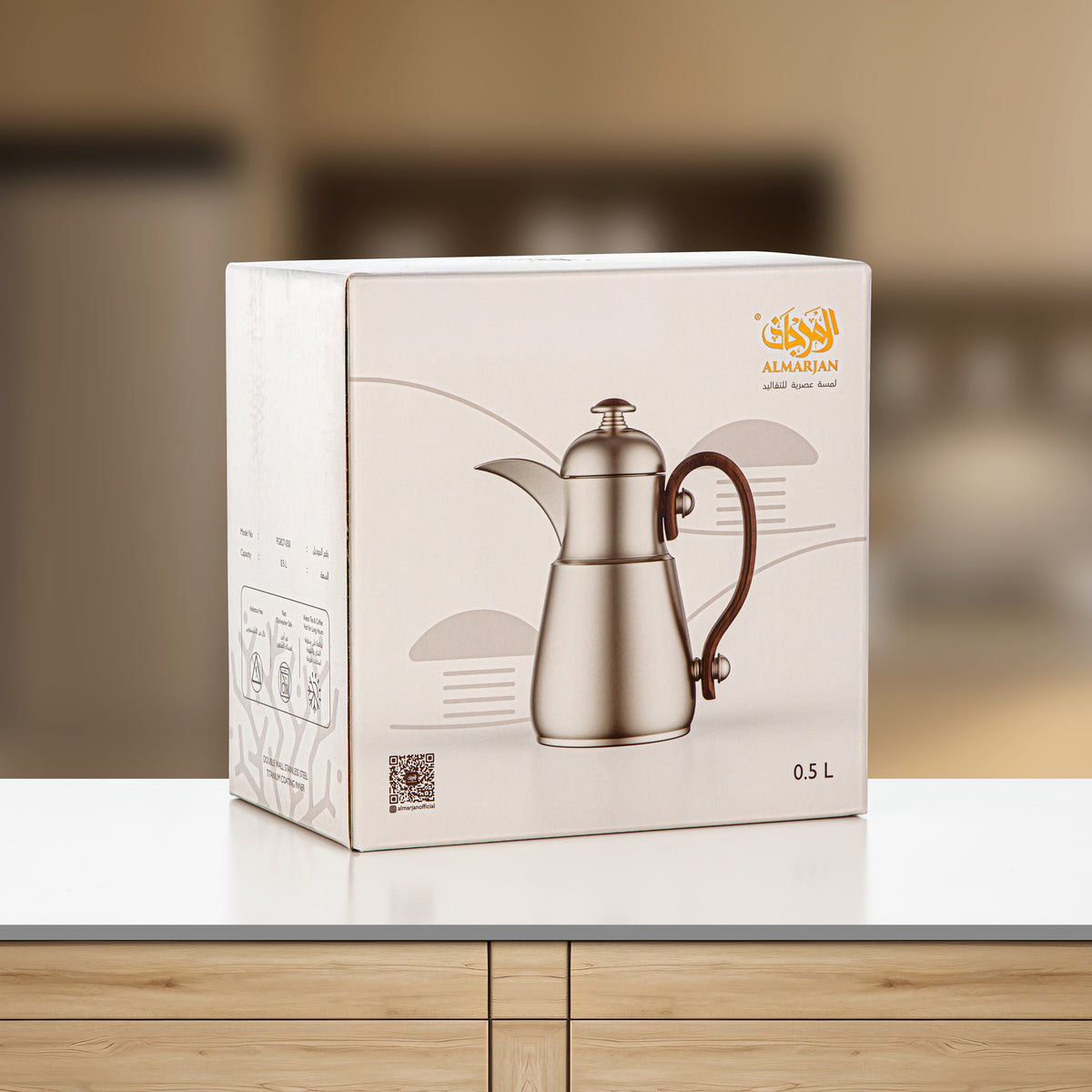 Almarjan Double Wall Vacuum Flask 0.5 Lit, Matt Gold & Dark Wood
