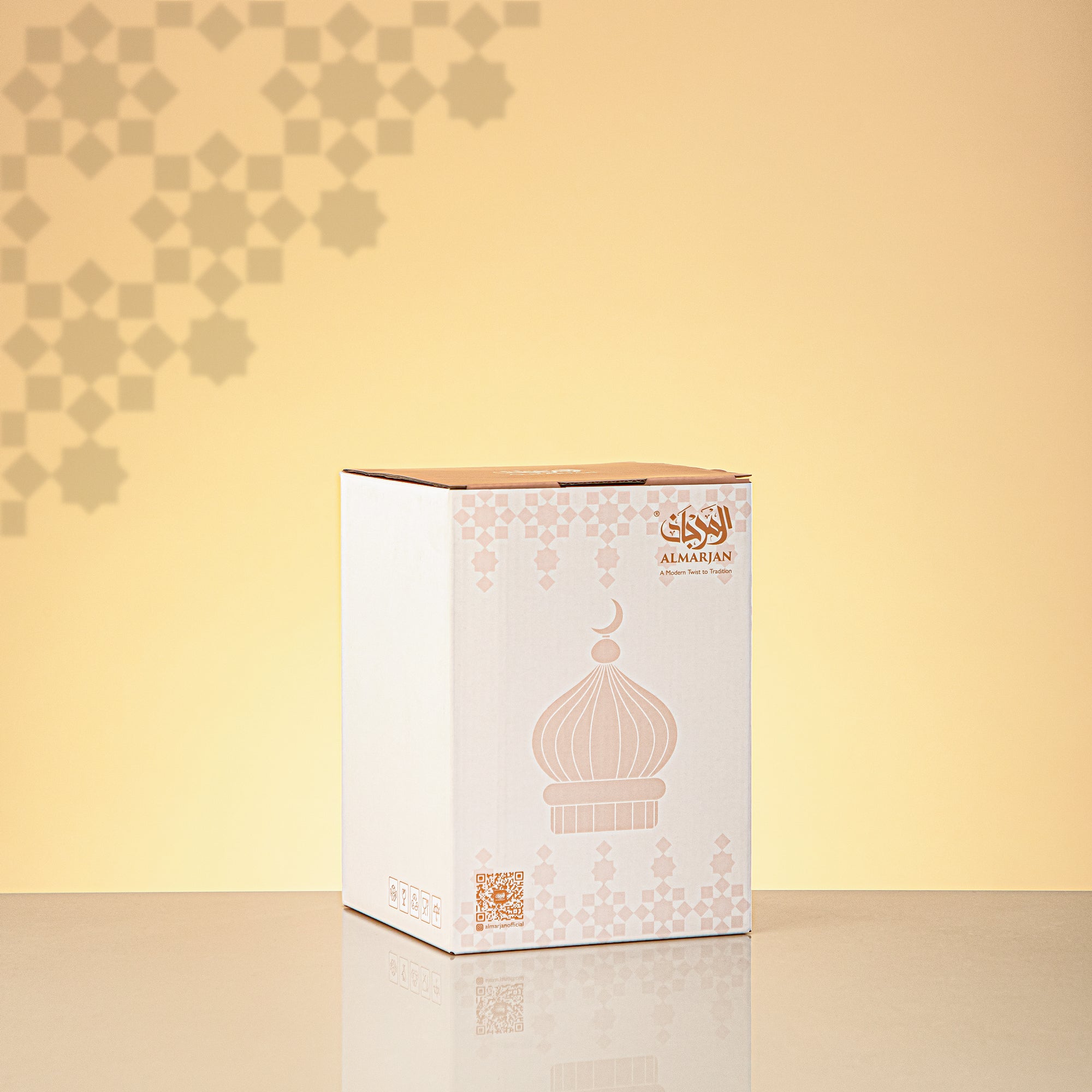 Almarjan Minaret Table Decoration 17cm x 11cm Ivory with Clear Crescent Moon – Noor Al Layali