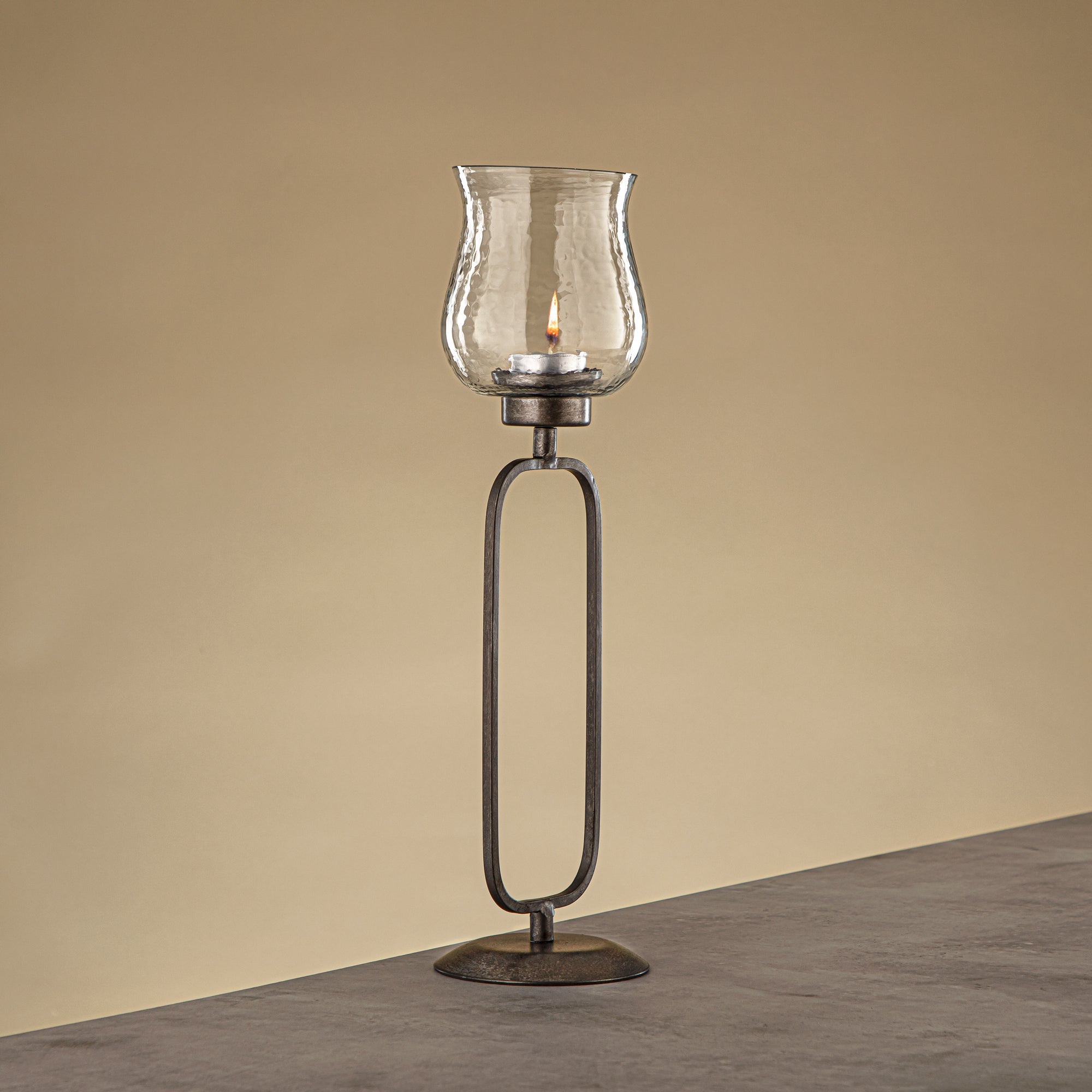 حامل شموع العنصر المرجان مطروق زجاج شفاف 11x11x41 سم حامل فضي عتيق (GMT2960016)