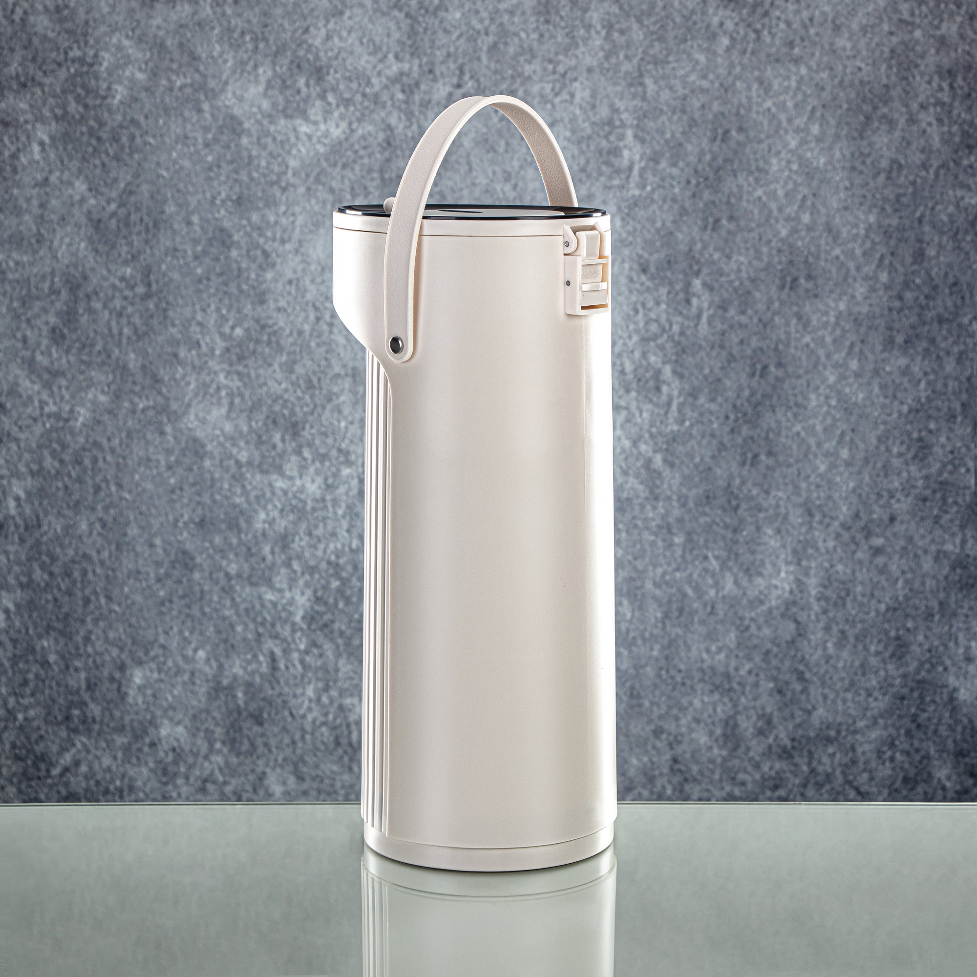 ترمس المرجان سعة 2.2 لتر مزود بمضخة. باللون العاجي والأسود - SM-2417A-220 IV/B