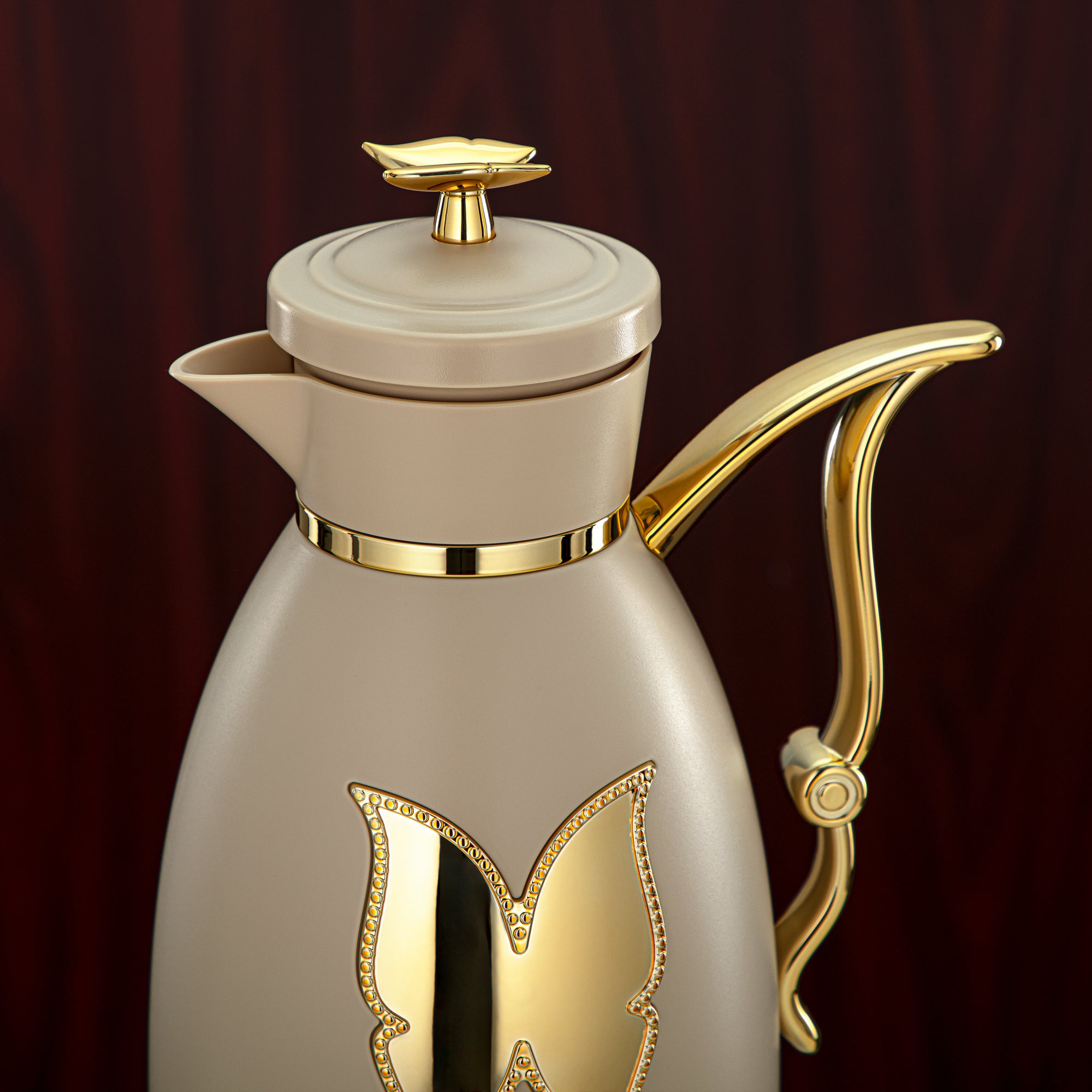 طقم ترامس المرجان زر ضغط بلاستيك 0.7 لتر + 1 لتر بيج وذهبي (SM-2C142-070/100 BG/G) - زجاجة شاي وقهوة