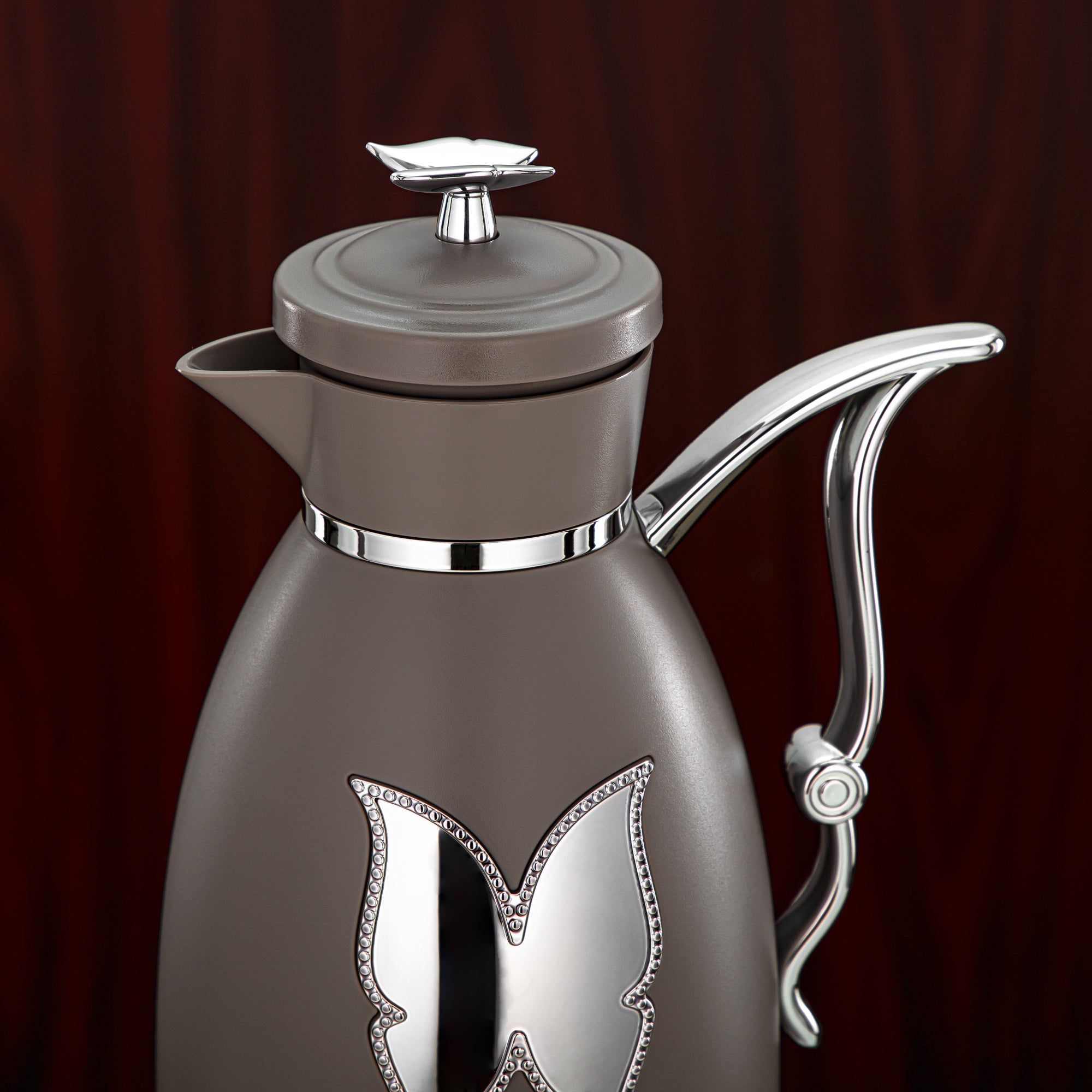 طقم ترامس المرجان بلاستيك زر ضغط 0.7 لتر + 1 لتر قهوة وفضي (SM-2C142-070/100 WG/C) - زجاجة شاي وقهوة