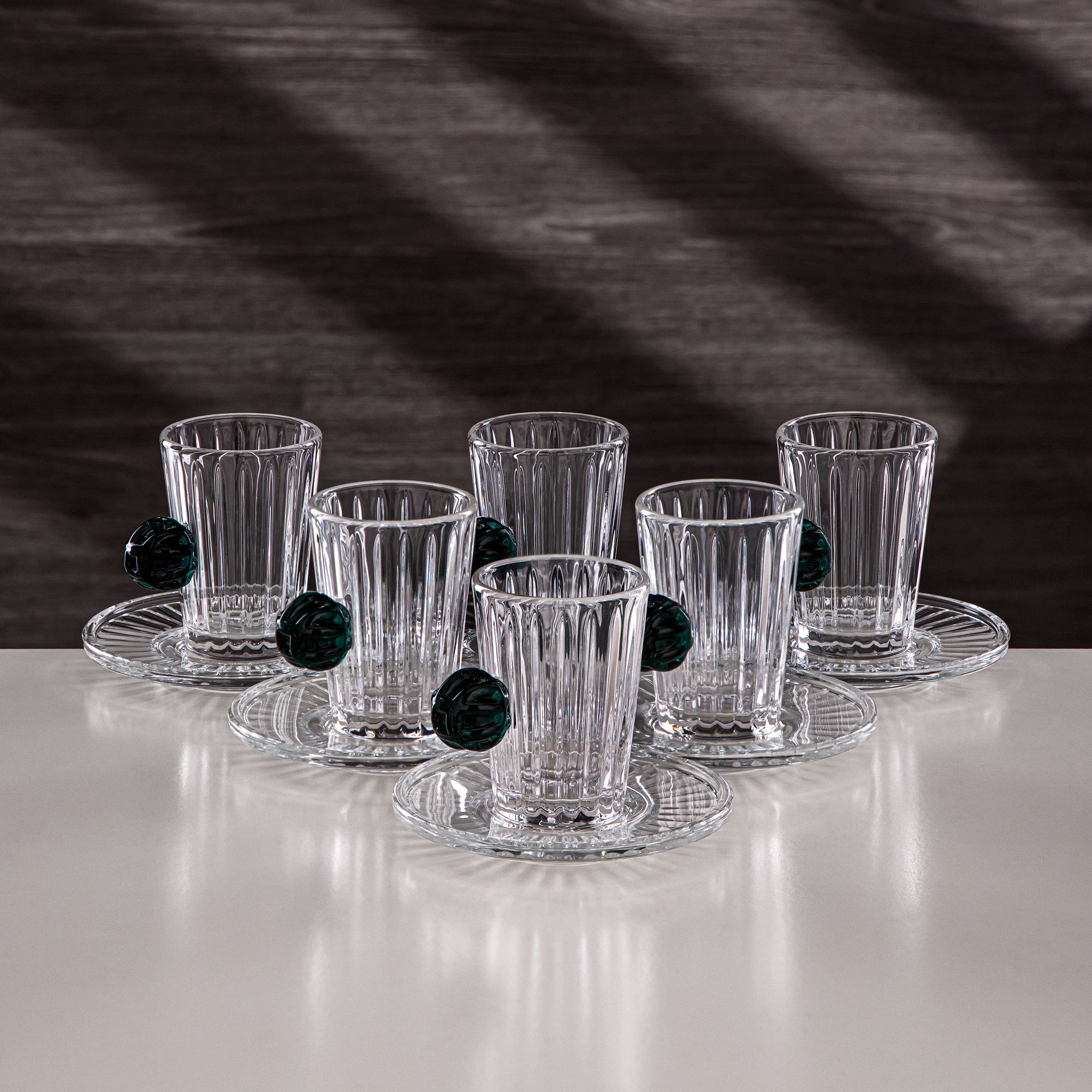 فنجان وصحن شاي المرجان شفاف مع عقدة فيروزيّة