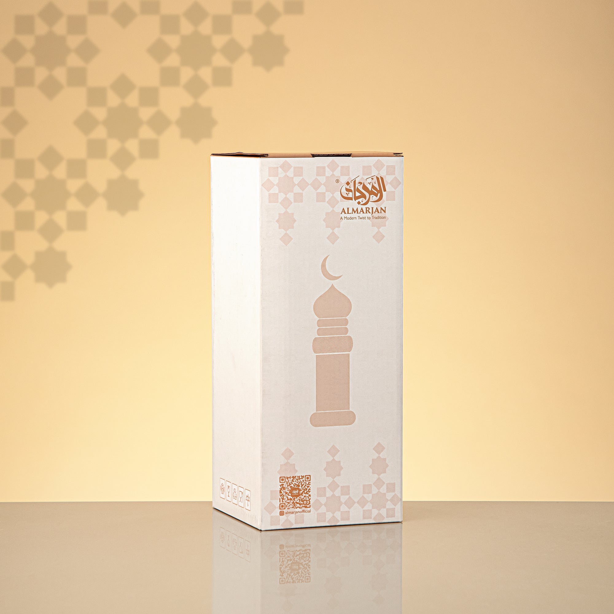 المرجان مئذنة زينة طاولة 24cm x 8cm أبيض مع خطوط ذهبية وهلال – Noor Al Layali