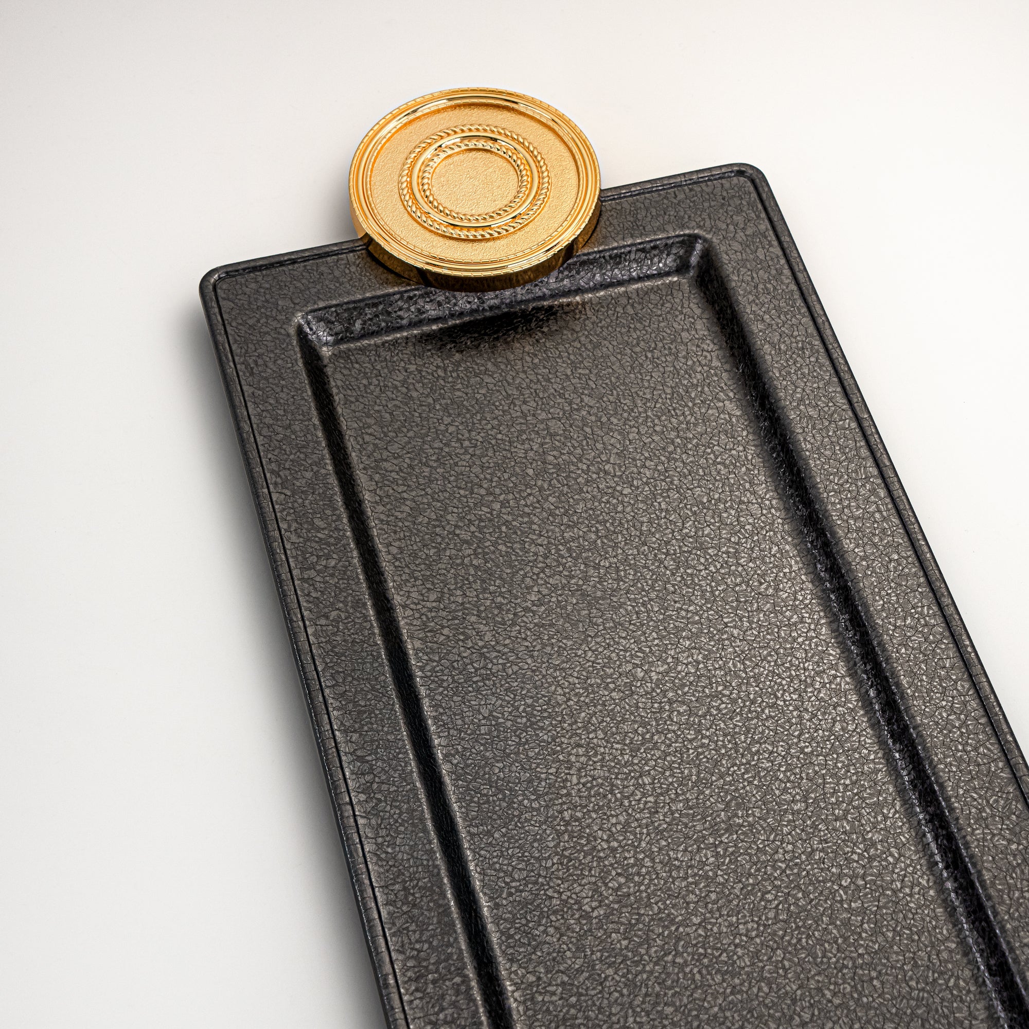 صينية تقديم المرجان 50 سم أسود وذهبي بتصميم متشقق