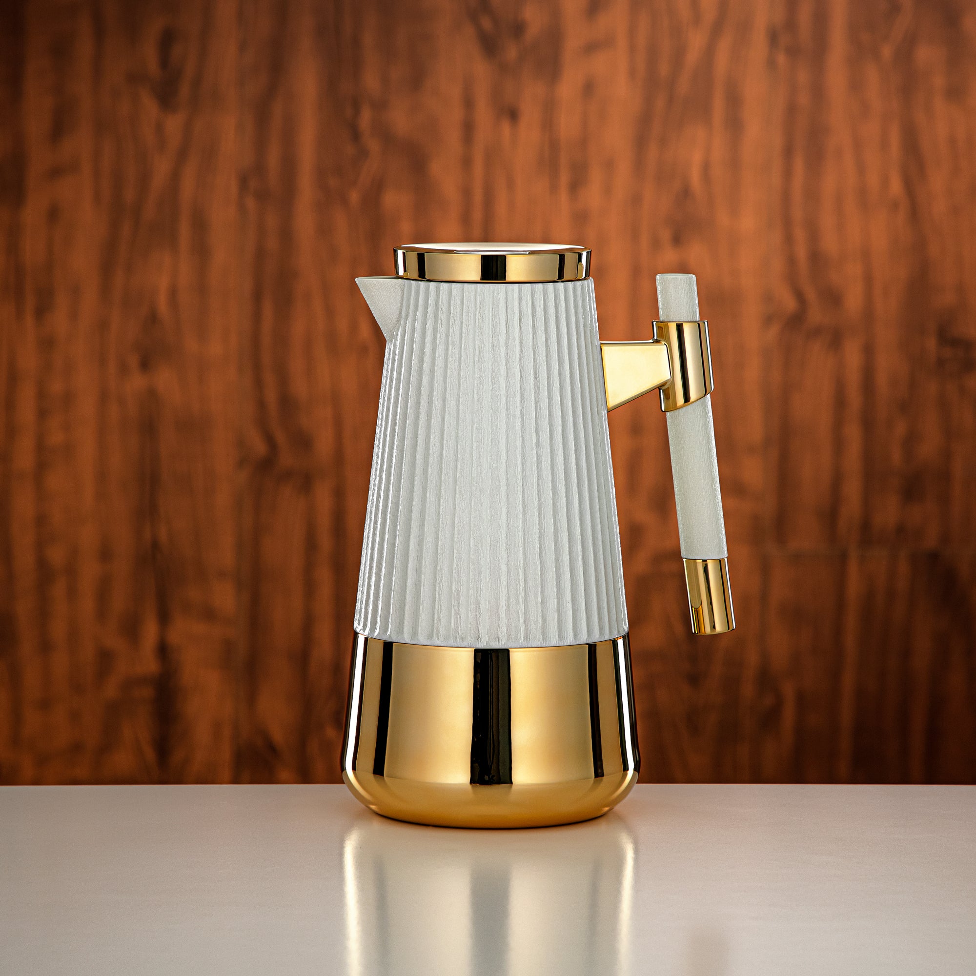 طقم ترامس المرجان 1 لتر + 1 لتر أبيض لؤلؤي وذهبي